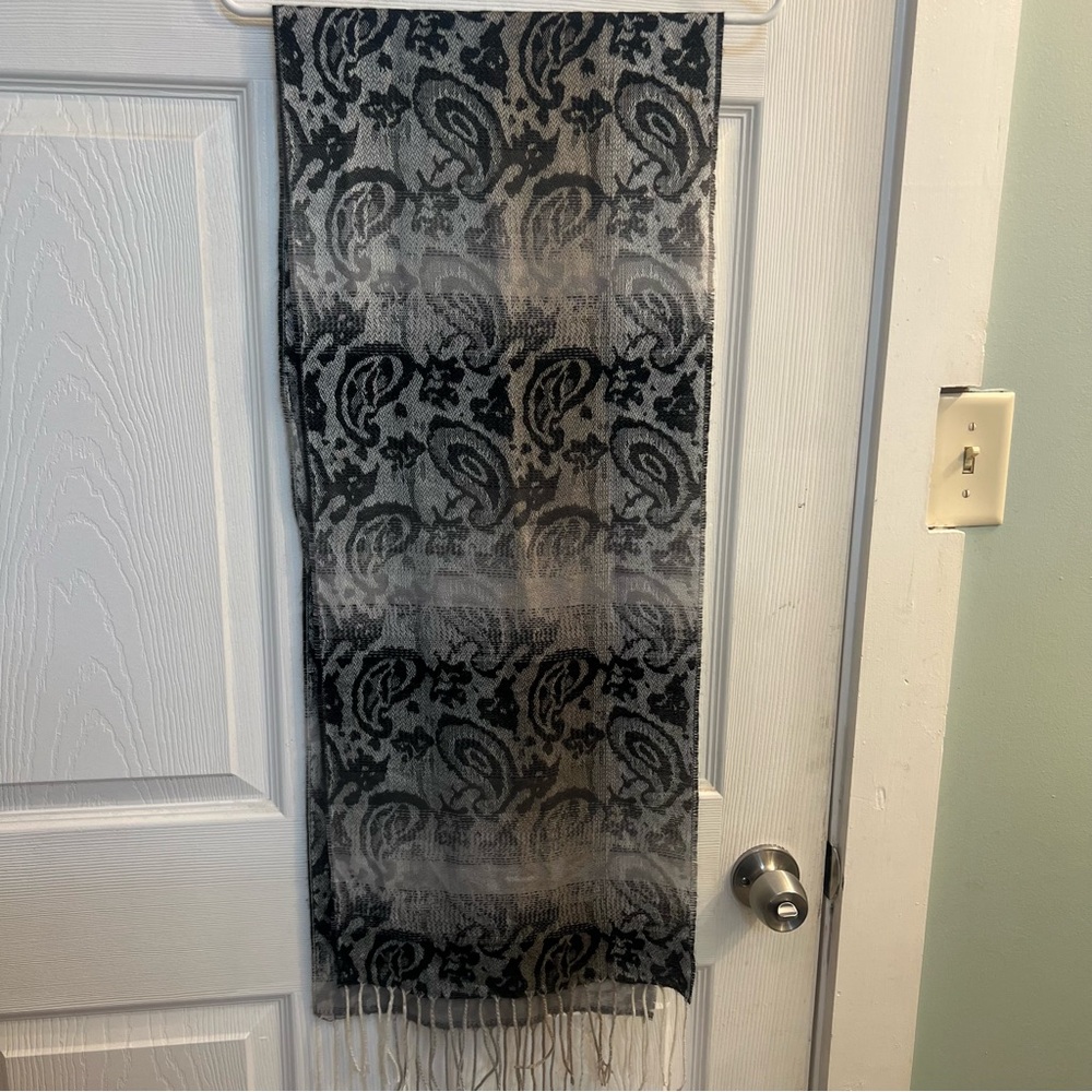 Eddie Bauer Paisley Black w Gray Acrylic Scarf Soft Cozy 13 x 68 Winter Warmth